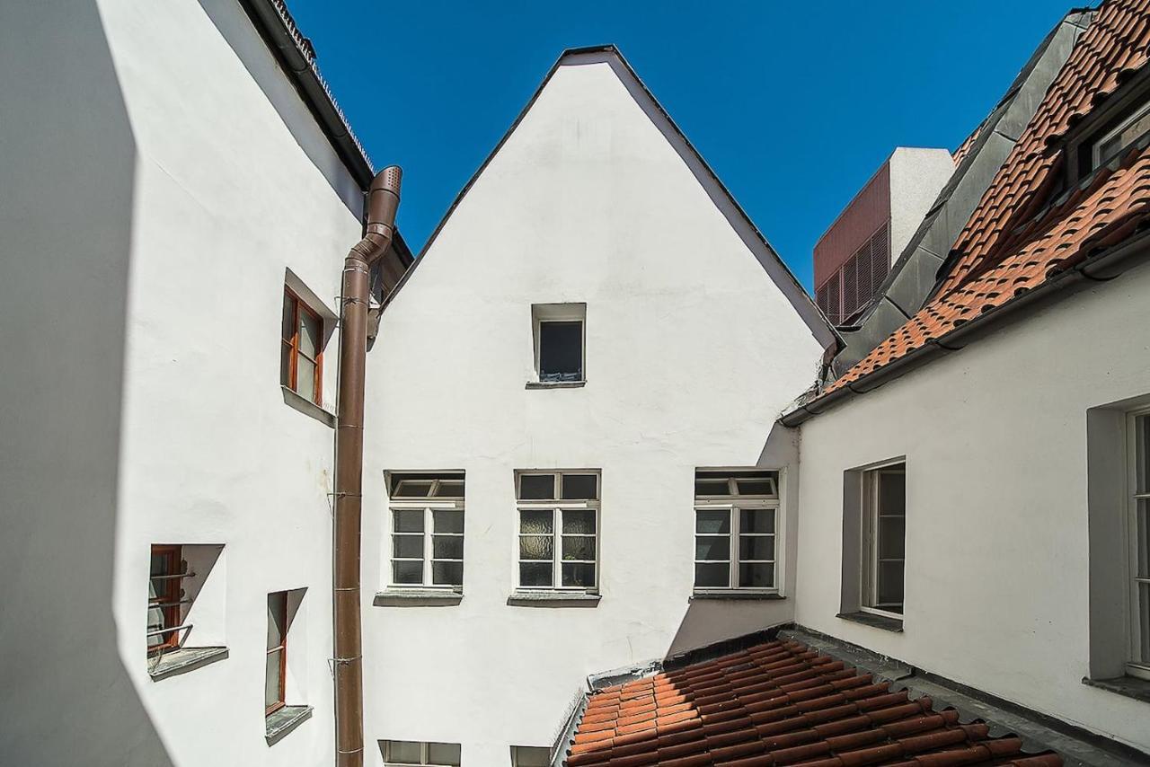 Newly Renovated 1-Bed Apartment At Charles Bridge Prague Exterior photo